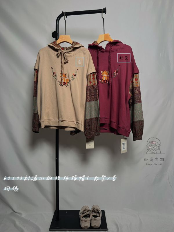 刺繡小狐狸拼接帽t 刺繡小狐狸帽T、拼接帽T、休閒帽T、秋冬帽T、百搭帽T、女帽T、刺繡上衣、寬鬆帽T、日常穿搭上衣、趣味刺繡帽T、休閒上衣、秋冬百搭上衣
