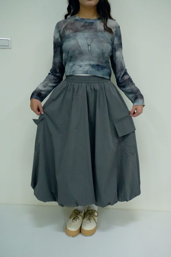 霧灰花苞裙 灰色花苞裙、花苞裙穿搭、日系文青裙、極簡風穿搭單品、女生百搭長裙