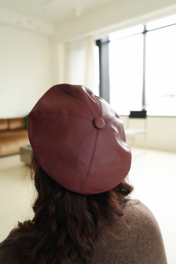 皮革貝蕾帽 皮革貝蕾帽、時尚貝蕾帽、皮帽、百搭貝蕾帽、秋冬帽、個性帽、質感帽子、法式帽、街頭風帽、黑色貝蕾帽、造型帽推薦、時尚配件