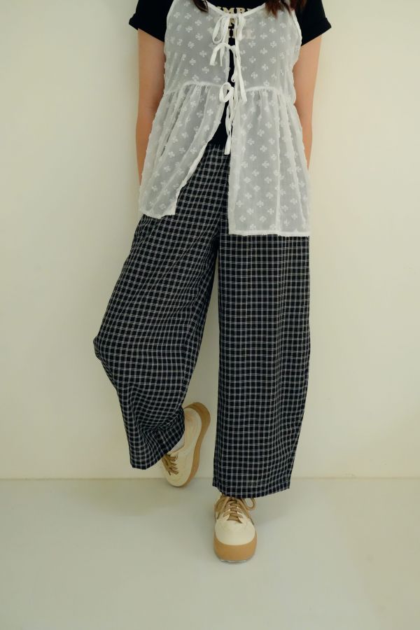 涼涼格紋蘿蔔褲 格紋蘿蔔褲、蘿蔔褲推薦、透氣涼感褲子、顯瘦版型褲、清新格紋褲、女生休閒長褲、夏日必備穿搭