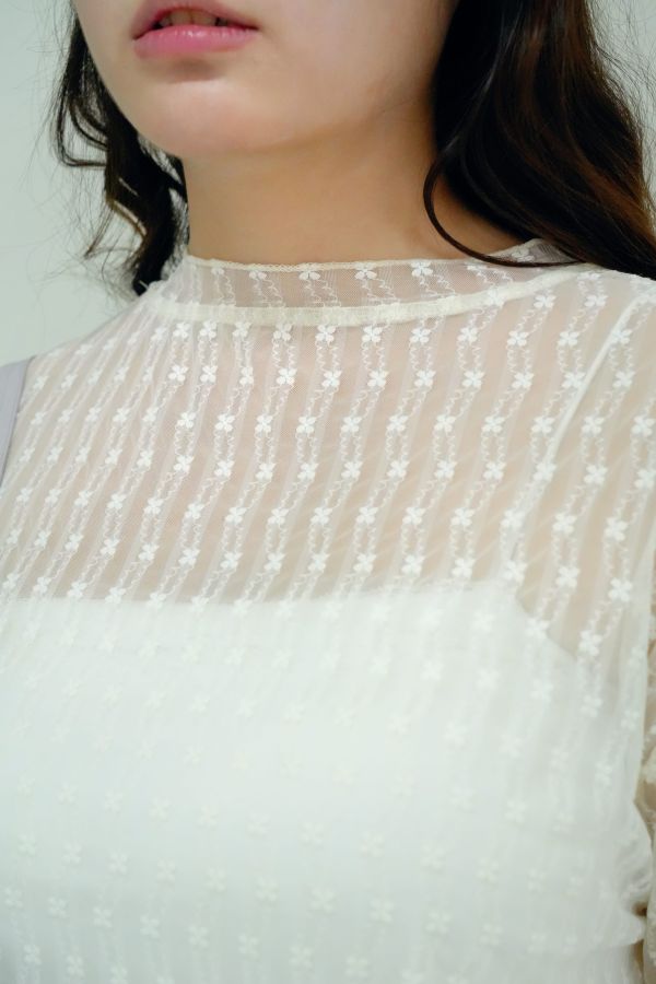 淡花透膚打底上衣 透膚打底上衣、透膚系穿搭、氣質長袖推薦、層次穿搭內搭款、日系內搭上衣、長袖輕薄上衣推薦