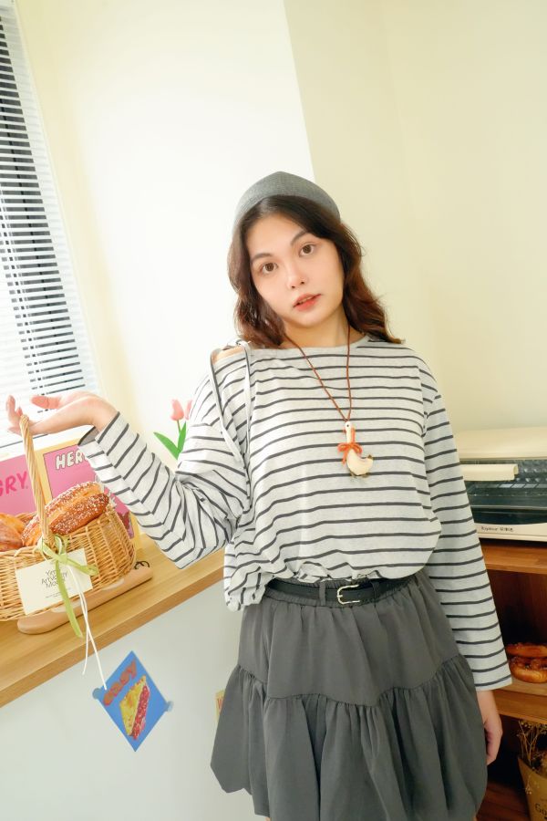 蜜雨樁織條紋Ｔ恤 條紋T恤, 斜肩綁帶上衣, 針織T恤, 百搭上衣, 蜜雨T恤, 女生條紋T, 舒適上衣, 日常穿搭上衣, 潮流上衣, 層次感上衣