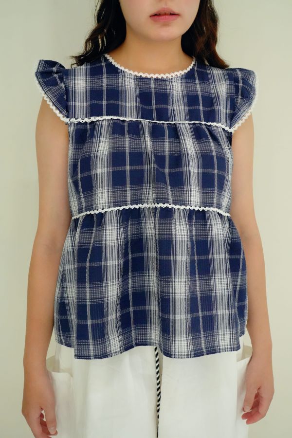 茶格蕾絲背心 格紋背心、微甜穿搭推薦、夏日背心推薦、法式穿搭單品、文青背心、百搭上衣推薦