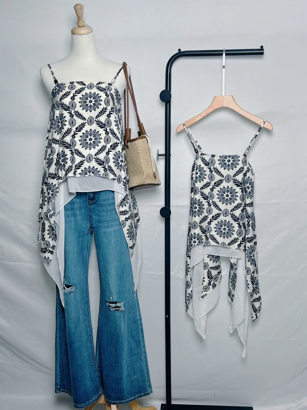 來去度假！圖騰背心 圖騰背心、夏日度假服飾、度假穿搭單品、休閒背心推薦、異國風印花、夏季旅遊服裝、海灘穿搭