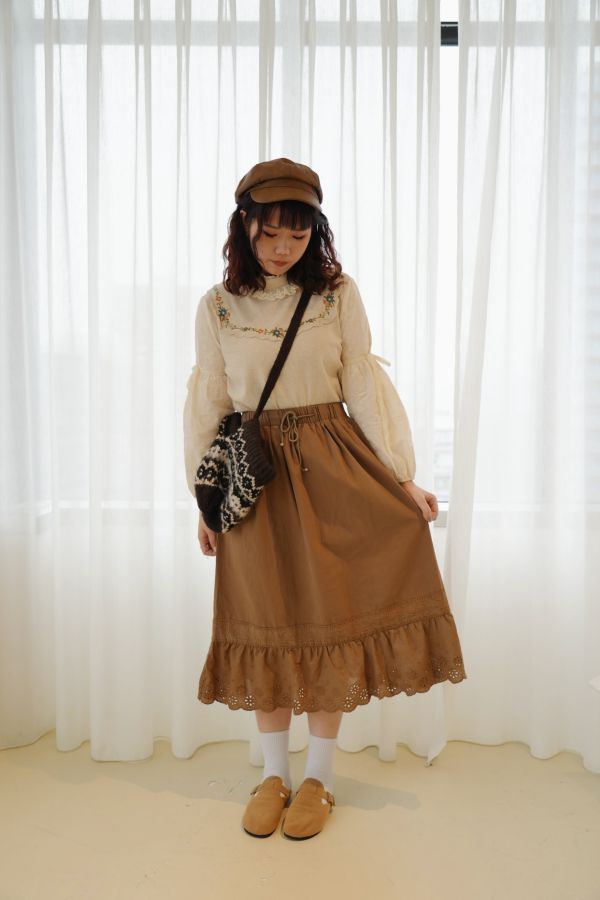 拼接蕾絲抽繩棉裙 拼接蕾絲抽繩棉裙、蕾絲棉裙、抽繩棉裙、秋冬女棉裙、百搭棉裙、下擺蕾絲裙、日常穿搭裙、休閒棉裙、女棉裙、舒適棉裙、約會裙、秋冬百搭裙