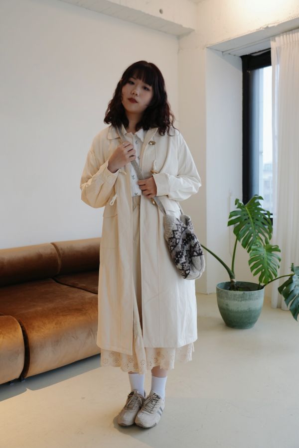 牛角釦長款外套 牛角釦長款外套、牛角釦外套、長款外套、秋冬女外套、百搭外套、休閒外套、女外套、通勤外套、日常外套、秋冬長款外套、復古外套、秋冬百搭外套