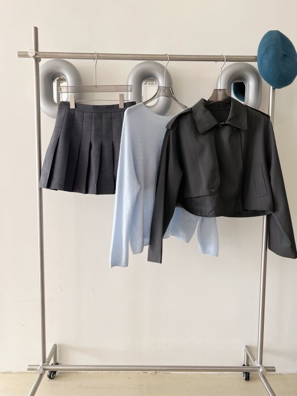 重工挺挺短款風衣 短款風衣、韓系風衣、重工外套、挺版外套、短版風衣、灰色風衣、紅色風衣、百搭外套、韓系穿搭、時尚女裝