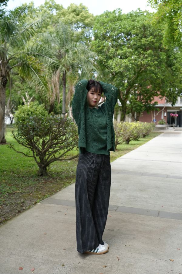 後鬆緊條紋挺版寬褲 寬褲、條紋褲、挺版長褲、鬆緊褲頭、通勤褲、日系穿搭、氣質長褲、百搭寬褲、亞麻混紡褲、韓系女裝