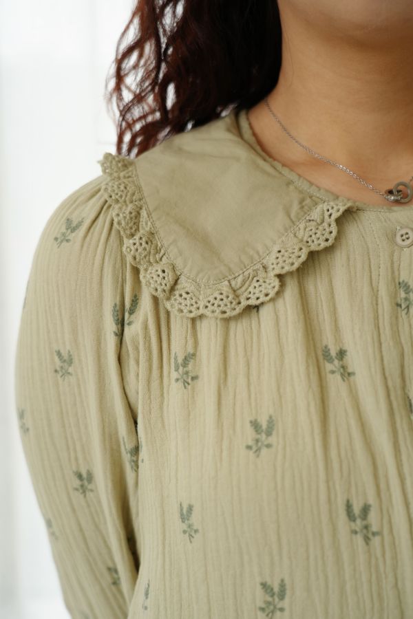 雙層棉娃娃領襯衫 雙層棉娃娃領襯衫、娃娃領上衣、秋冬襯衫、長袖襯衫、甜美上衣、百搭襯衫、日常穿搭上衣、可愛襯衫、女襯衫、休閒襯衫、針織內搭襯衫、親膚棉襯衫