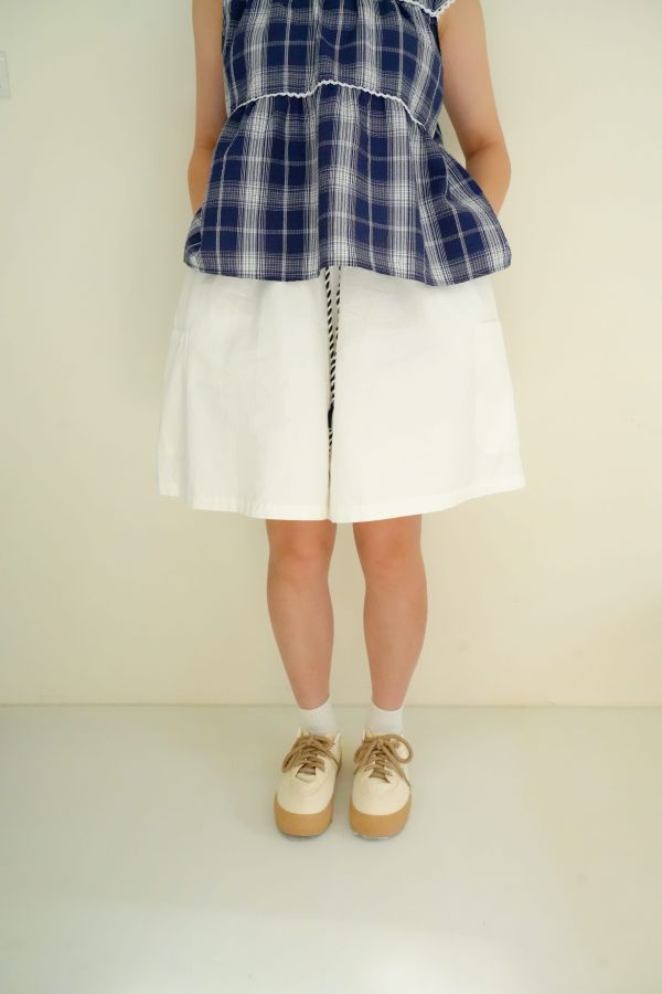 撞色抽繩五分褲 撞色五分褲、抽繩短褲、五分褲推薦、街頭風短褲、男女款五分褲、夏季百搭短褲、拼接風格短褲