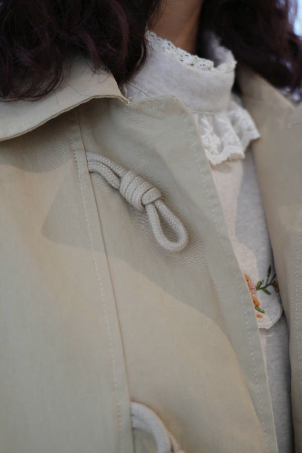 牛角釦長款外套 牛角釦長款外套、牛角釦外套、長款外套、秋冬女外套、百搭外套、休閒外套、女外套、通勤外套、日常外套、秋冬長款外套、復古外套、秋冬百搭外套