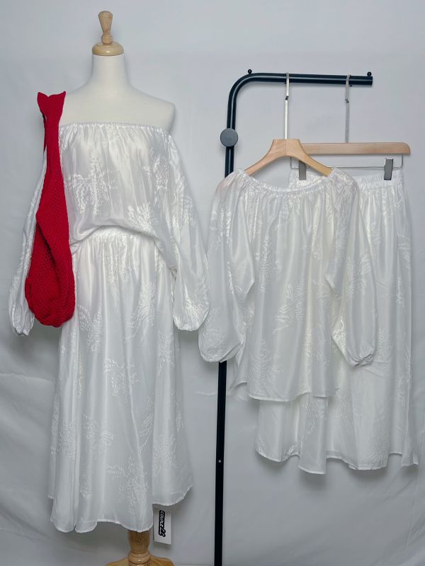 落花刺繡套裝 刺繡套裝、落花刺繡、質感套裝、文青穿搭推薦、兩件式套裝女、優雅套裝、約會穿搭、長裙套裝、秋季女裝推薦、氣質女裝