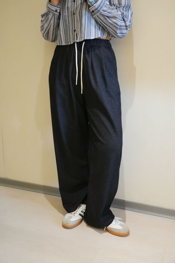 鬆緊抽繩牛仔闊腿褲 牛仔闊腿褲、鬆緊抽繩褲、日系寬鬆褲、休閒牛仔褲、舒適長褲、百搭牛仔褲、日系穿搭、女裝長褲、街頭風褲、棉質長褲