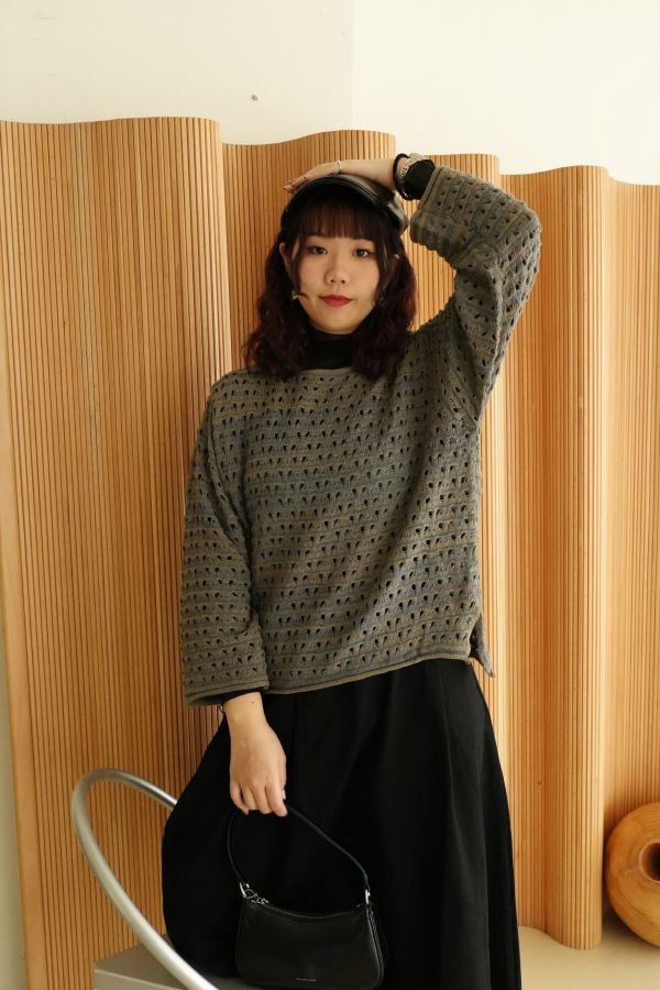 混織洞洞設計上衣 洞洞上衣、混織針織、羊毛混紡上衣、日系針織、透氣上衣、設計款上衣、針織長袖、休閒上衣、層次穿搭、秋冬針織