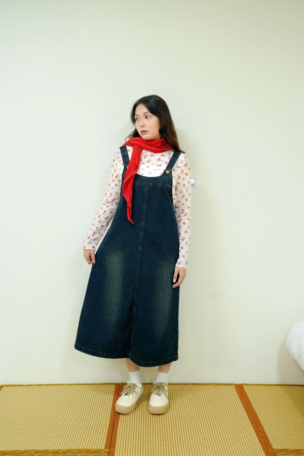 復刻時光牛仔吊帶裙 牛仔吊帶裙, 牛仔連身裙, 吊帶裙推薦, 復古牛仔裙, 顯瘦吊帶裙, 可調肩帶吊帶裙, 丹寧吊帶裙, 日常百搭裙, 復古風穿搭, 吊帶裙穿搭