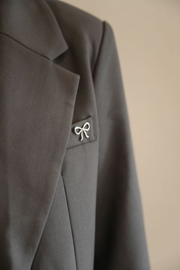 蝴蝶結西裝外套 蝴蝶結西裝外套、西裝外套、秋冬外套、優雅上衣、職場穿搭、女裝外套、百搭外套、時尚西裝、通勤外套、修身西裝、蝴蝶結上衣、質感外套