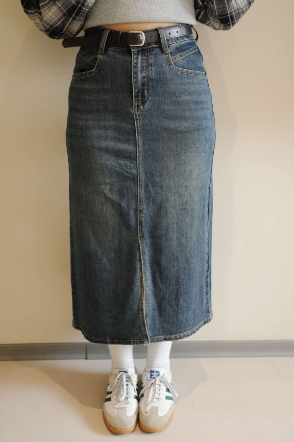 前開岔牛仔半身裙 牛仔半身裙、前開岔裙、高腰牛仔裙、日系裙款、百搭裙、修身裙、日系穿搭、氣質裙款、女裝半身裙、休閒牛仔裙