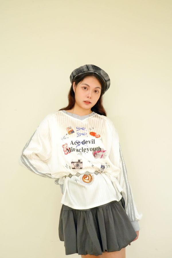 塗鴉玩家美式Ｖ領撞色T 撞色T, V領T恤, 塗鴉T, 美式T恤, 休閒T, 潮流T, 百搭T恤, 街頭風T, 舒適T恤, 男女通用T