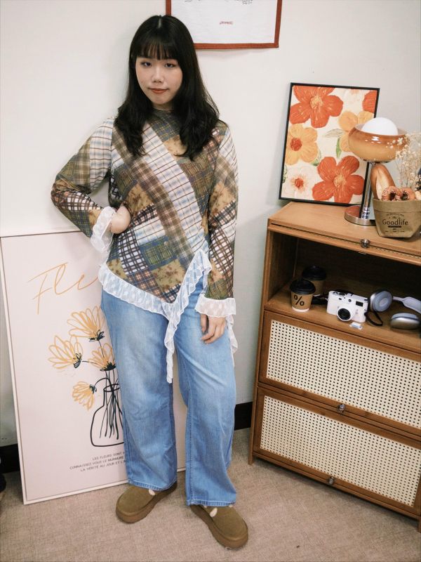 不規則花邊透膚打底上衣 