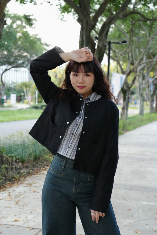 圓領韓系外套 韓系外套、圓領外套、短版外套、韓系穿搭、氣質外套、百搭上衣、秋冬外套、極簡風服飾、女裝外套、韓系時尚