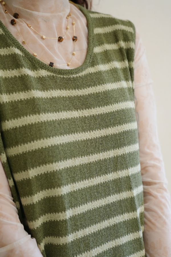 條紋圓領長背心 條紋長背心、圓領背心、日系針織、百搭背心、長版背心、女裝上衣、舒適針織、日系穿搭、休閒背心、層次穿搭