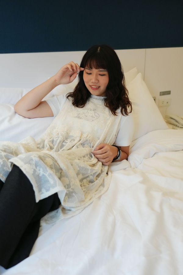 重工蕾絲背心裙 蕾絲背心裙、無袖連身裙、日系裙款、氣質連身裙、棉混纖維裙、杏色裙、日系穿搭、百搭裙款、春夏連身裙、女神裙