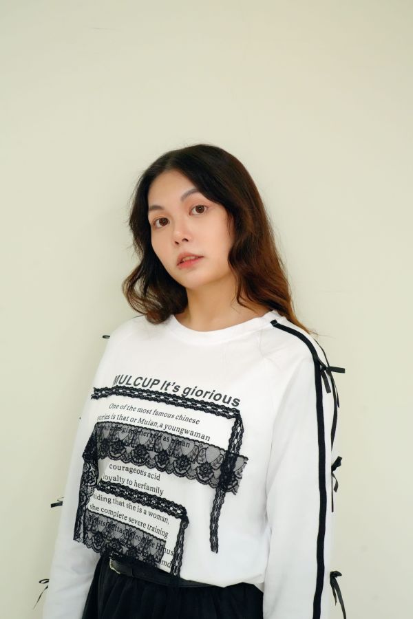 溫柔日常蕾絲拼色長袖 蕾絲拼色上衣, 長袖上衣, 百搭長袖, 女生長袖, 甜美上衣, 優雅上衣, 日常上衣, 氣質上衣, 舒適上衣, 文青長袖