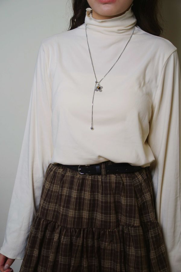 舒彈素色打底上衣 