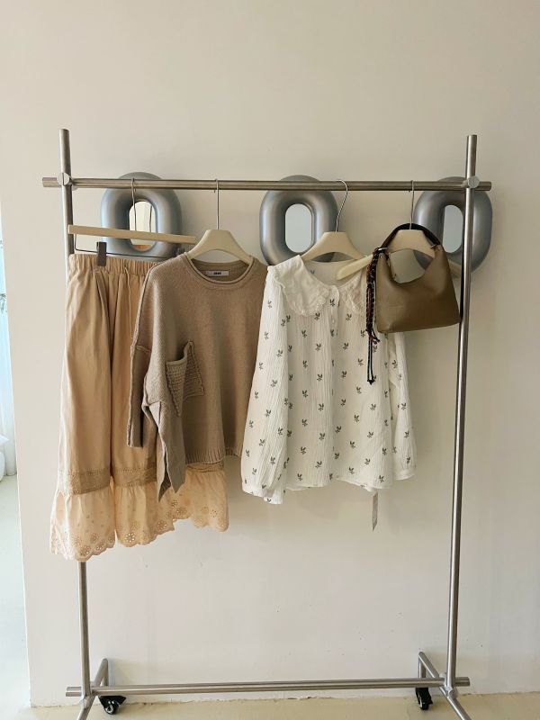 雙層棉娃娃領襯衫 雙層棉娃娃領襯衫、娃娃領上衣、秋冬襯衫、長袖襯衫、甜美上衣、百搭襯衫、日常穿搭上衣、可愛襯衫、女襯衫、休閒襯衫、針織內搭襯衫、親膚棉襯衫