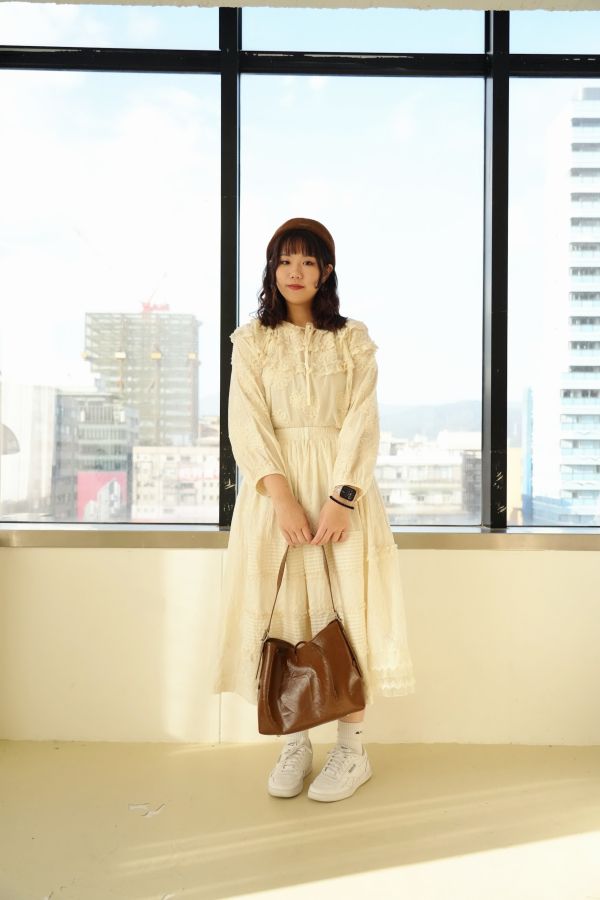 重工刺繡蕾絲裙 重工刺繡蕾絲裙、刺繡蕾絲半身裙、秋冬半身裙、女洋裝、優雅裙、浪漫裙、百搭裙、通勤洋裝、約會裙、正式場合裙、秋冬百搭洋裝、質感裙