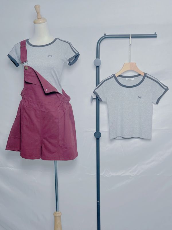 運動girl蝴蝶結短T 蝴蝶結短T女生運動風上衣、甜美風T恤、活力女孩穿搭、運動休閒短T、女生短T推薦、運動甜美風穿搭