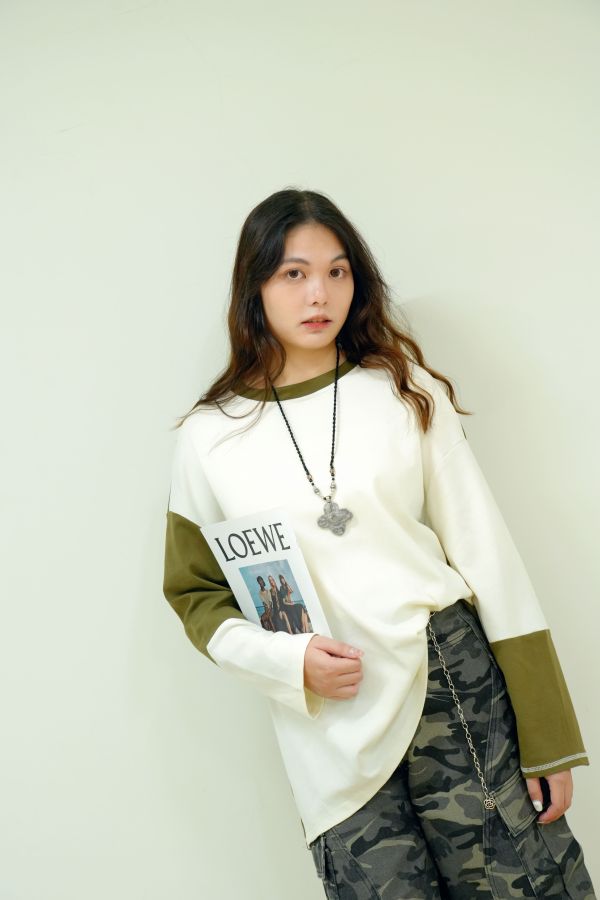 拼藝撞色長袖上衣 撞色長袖上衣, 拼接上衣, 長袖上衣女, 設計感上衣, 日常百搭上衣, 拼色長袖, 休閒長袖T, 顯瘦上衣, 秋冬上衣, 潮流拼接上衣