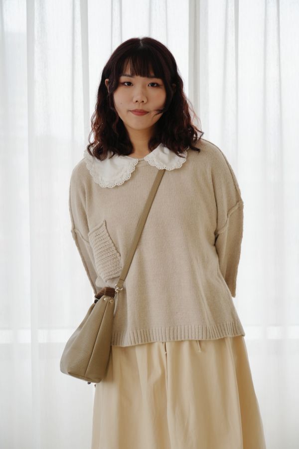 日系百搭側開上衣 日系側開上衣、側開衩上衣、羊毛混紡針織、百搭上衣、秋冬針織上衣、日系穿搭、咖色上衣、寬鬆針織、休閒長袖、混紡上衣