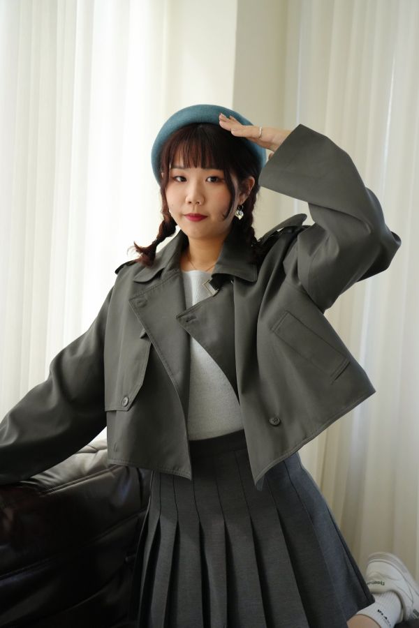 重工挺挺短款風衣 短款風衣、韓系風衣、重工外套、挺版外套、短版風衣、灰色風衣、紅色風衣、百搭外套、韓系穿搭、時尚女裝