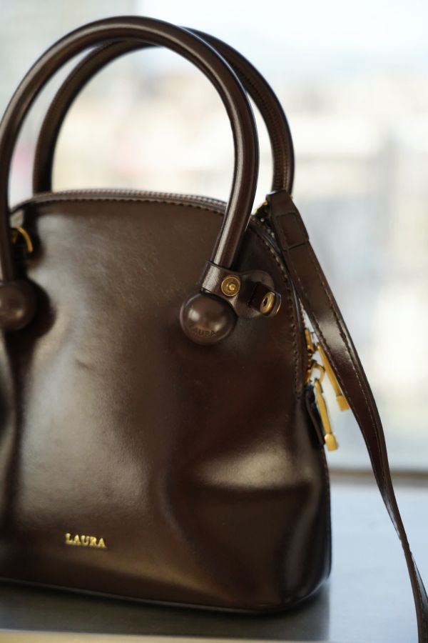 沉香烏木斜背包 斜背包、沉香烏木包、日系小包、百搭包款、休閒斜背包、質感包、女裝包、通勤包、日系包款、小巧手提包