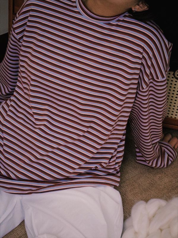 輕柔彈彈條紋Ｔ 