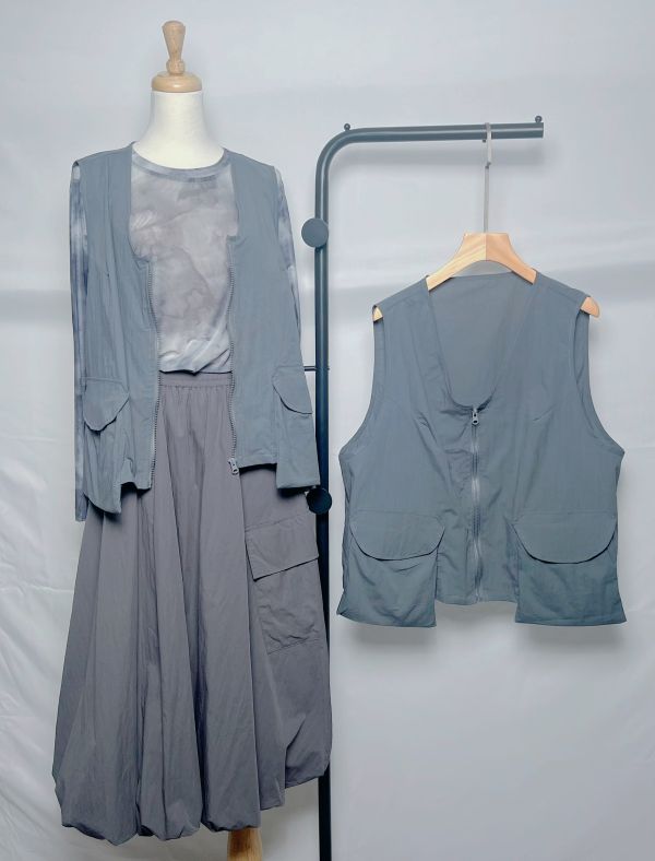 灰境機能背心 工裝風背心、潮流戶外單品、都會機能風、輕機能穿搭推薦、灰色系穿搭