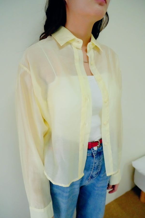 天絲微透短版襯衫 短版襯衫推薦、女生微透襯衫、夏日透氣襯衫、天絲材質上衣、氣質系短版上衣、女生通勤襯衫、短版長袖上衣女