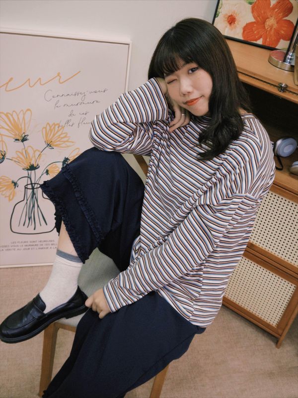 輕柔彈彈條紋Ｔ 