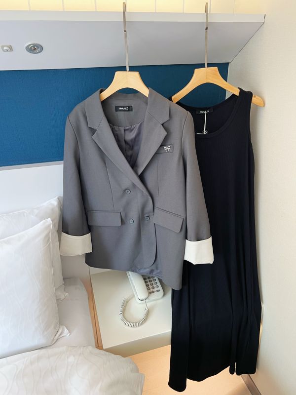 蝴蝶結西裝外套 蝴蝶結西裝外套、西裝外套、秋冬外套、優雅上衣、職場穿搭、女裝外套、百搭外套、時尚西裝、通勤外套、修身西裝、蝴蝶結上衣、質感外套