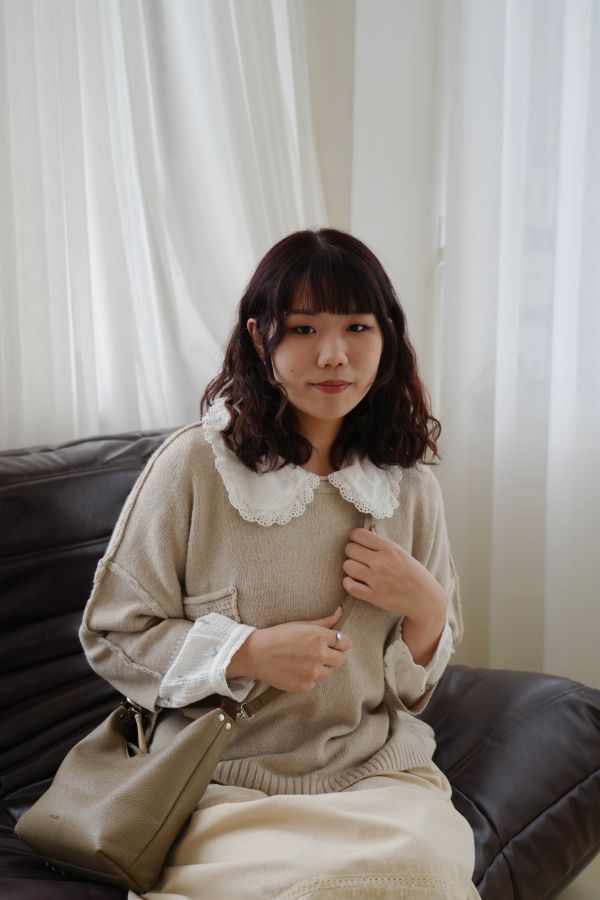 奶綠日系斜背包 斜背包、奶綠小包、荔枝皮紋包、日系手提包、百搭包款、休閒斜背包、女裝包、通勤包、日系包款、質感小包