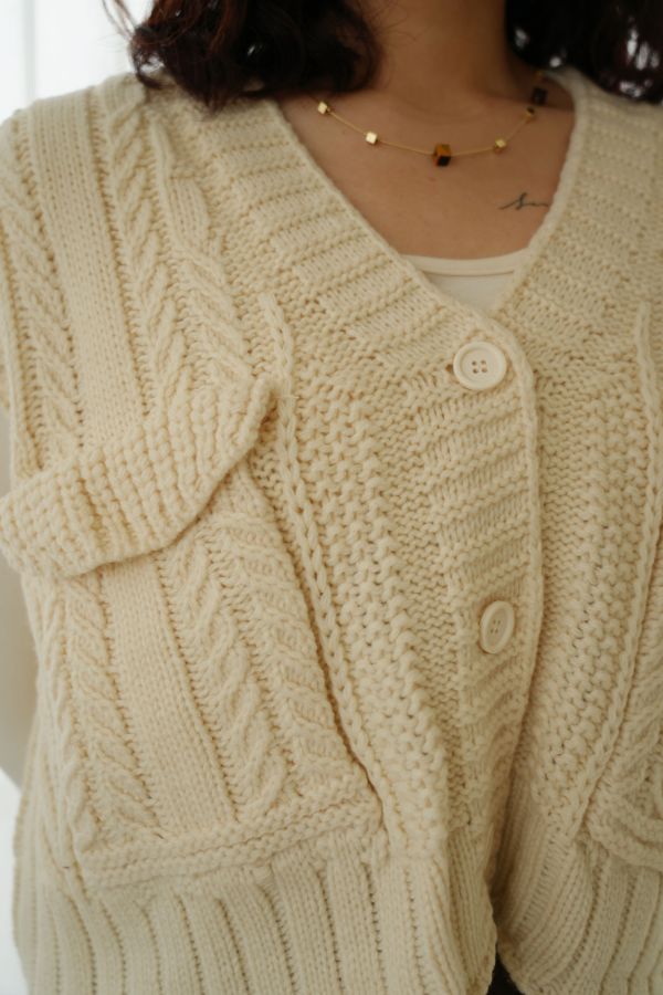 QQ寬鬆毛衣背心 毛衣背心、針織背心、日系毛衣、寬鬆毛衣背心、百搭上衣、秋冬針織、女裝背心、休閒毛衣、日系穿搭、氣質針織