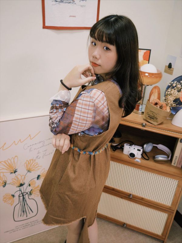 長版疊搭牛仔馬甲 