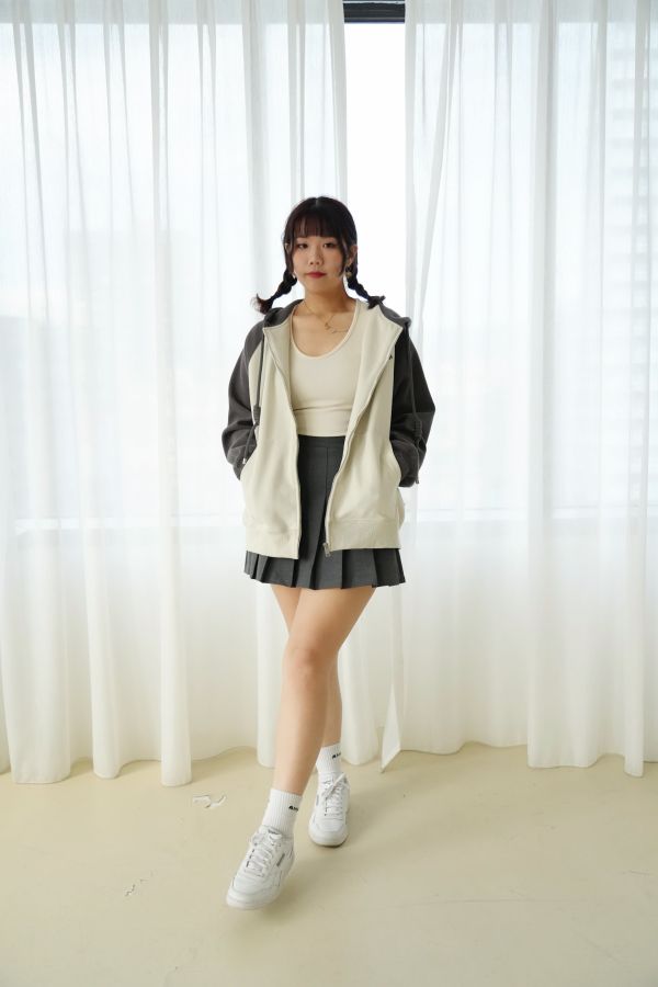 刺繡拼接連帽外套 刺繡外套、拼接連帽外套、日系衛衣外套、休閒上衣、百搭連帽、女裝外套、棉質外套、日系穿搭、街頭風外套、舒適衛衣