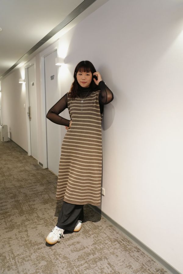 條紋圓領長背心 條紋長背心、圓領背心、日系針織、百搭背心、長版背心、女裝上衣、舒適針織、日系穿搭、休閒背心、層次穿搭
