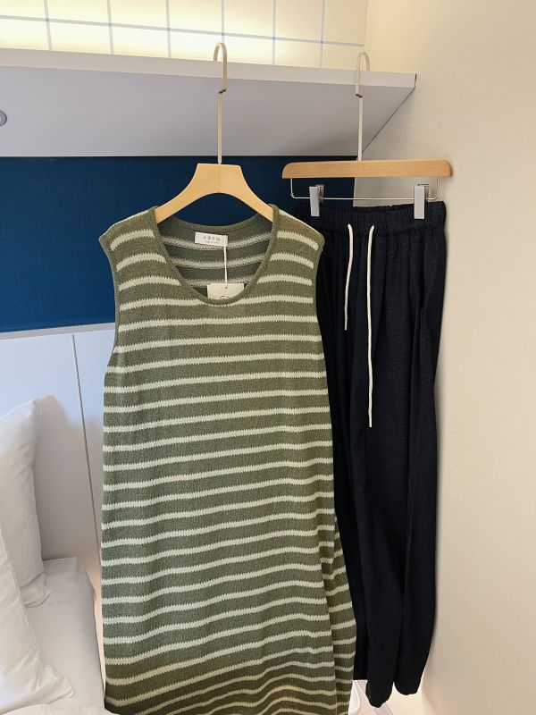 條紋圓領長背心 條紋長背心、圓領背心、日系針織、百搭背心、長版背心、女裝上衣、舒適針織、日系穿搭、休閒背心、層次穿搭