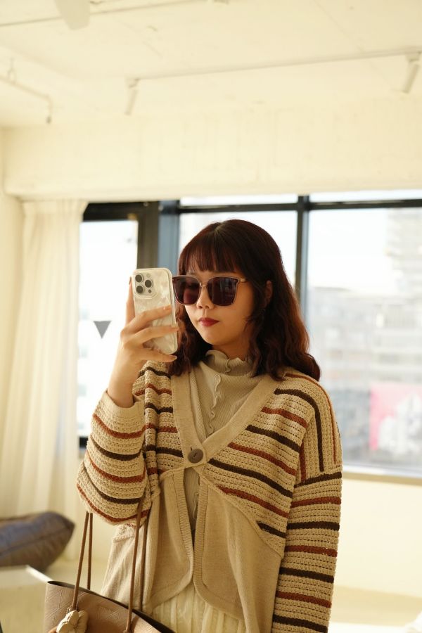 設計師款單釦針織外套 單釦針織外套、設計師款毛衣外套、日系針織、百搭外套、女裝針織、秋冬上衣、舒適針織、日系穿搭、簡約毛衣外套、通勤針織