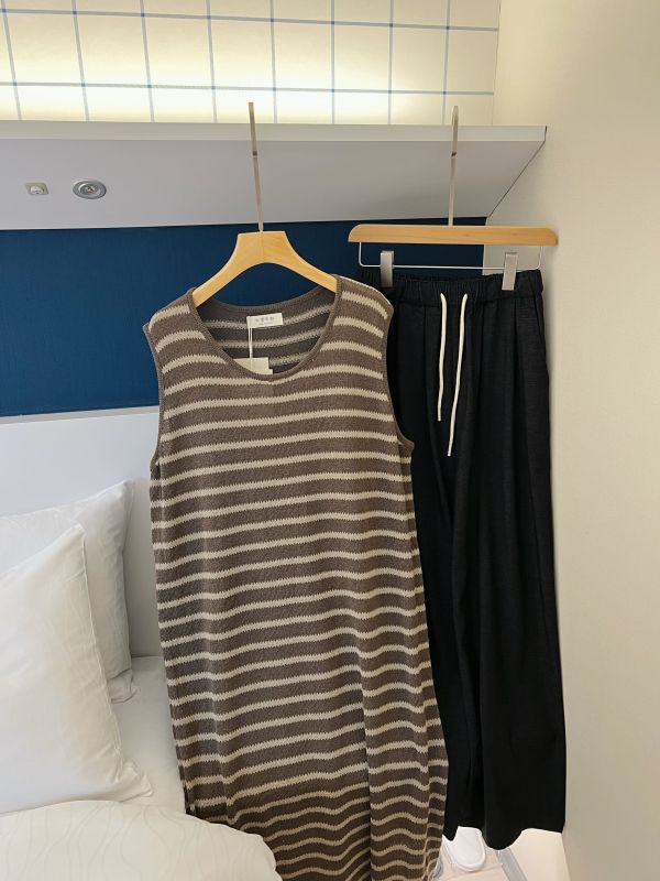 條紋圓領長背心 條紋長背心、圓領背心、日系針織、百搭背心、長版背心、女裝上衣、舒適針織、日系穿搭、休閒背心、層次穿搭