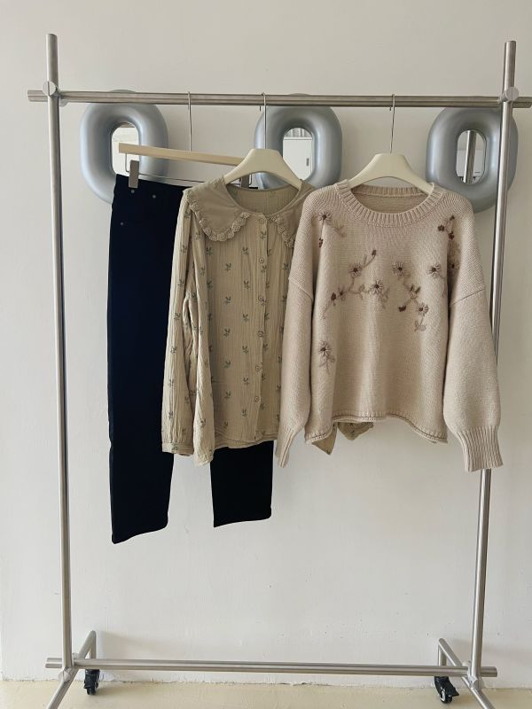 立體花花毛衣 立體花毛衣、日系針織、花朵毛衣、甜美毛衣、保暖針織、百搭上衣、秋冬毛衣、女裝針織、氣質毛衣、休閒毛衣