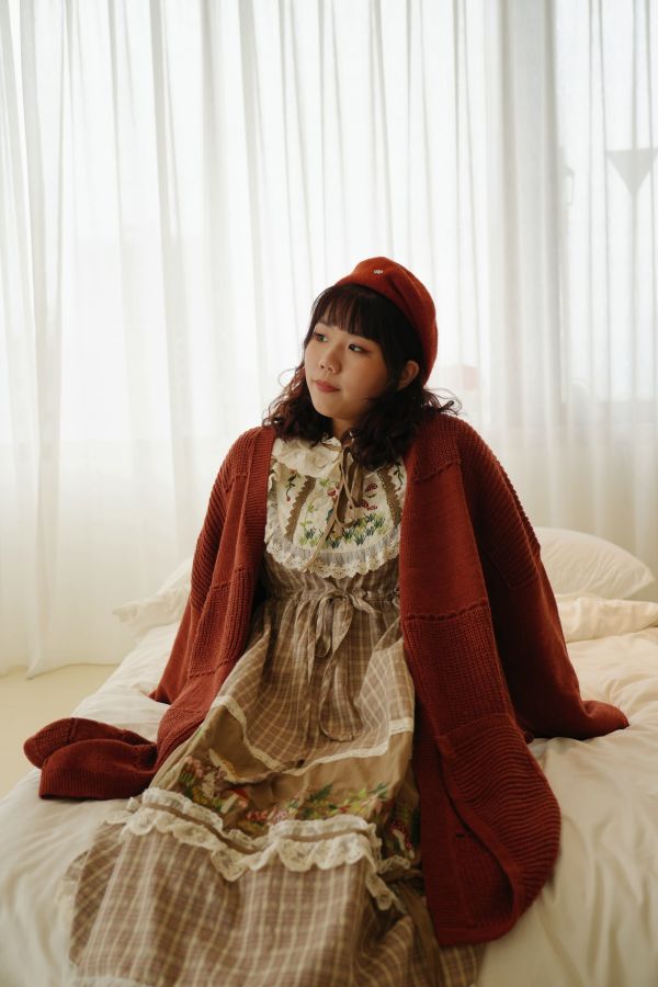 在田園裡的森系愛麗絲 系愛麗絲連身裙、田園連身裙、愛麗絲洋裝、秋冬連身裙、咖色連身裙、紅色連身裙、女洋裝、百搭連身裙、浪漫裙、日常洋裝、約會裙、森系洋裝